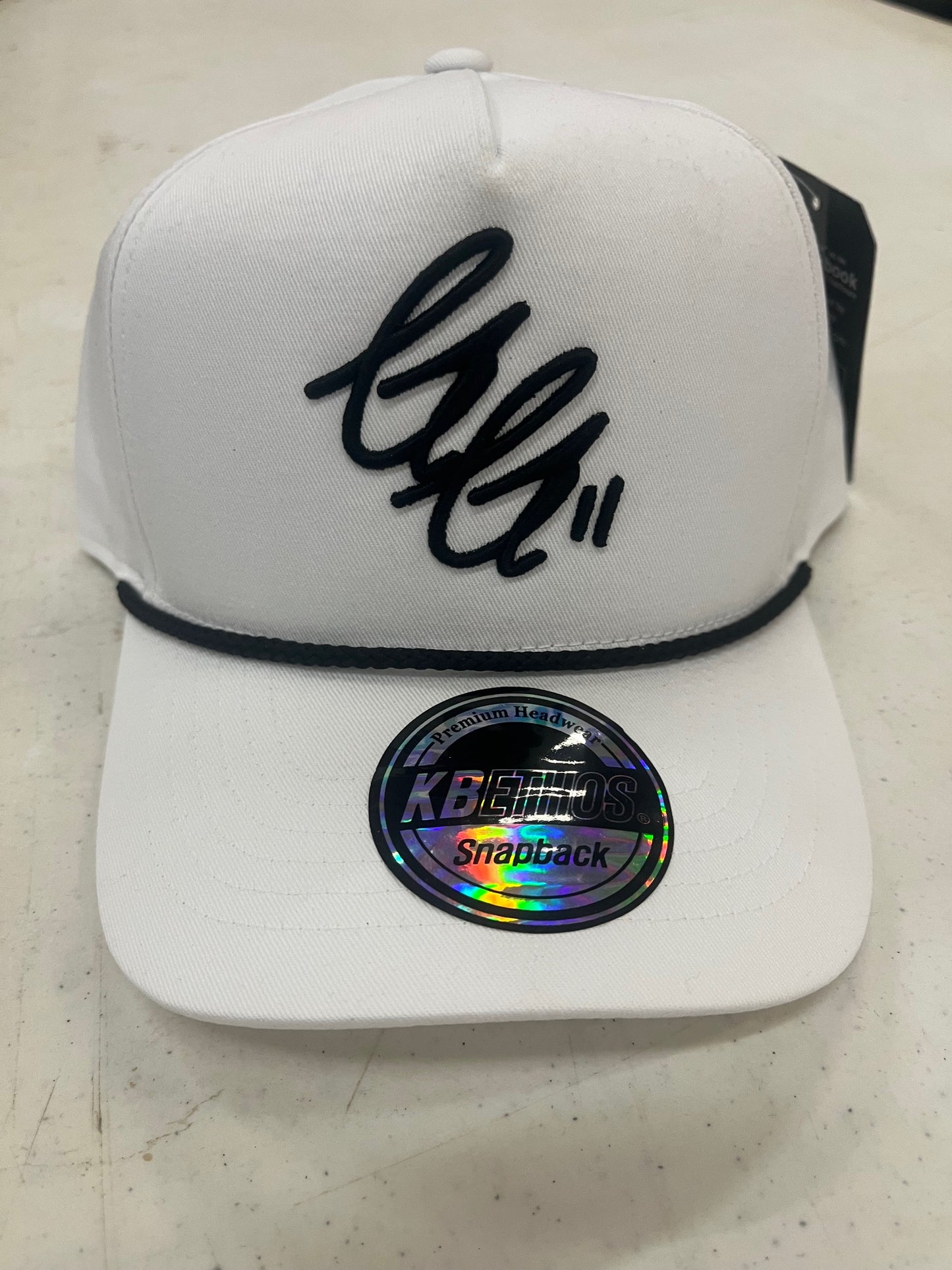 GG11 Signature White